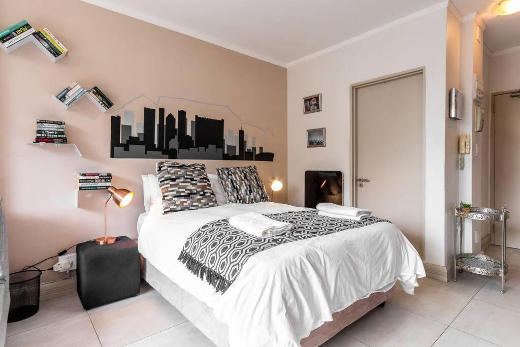 Four Seasons 818- Spacious Cbd Studio - Onsite Parking, Gym & Rooftop Pool Apartment เคปทาวน์ ภายนอก รูปภาพ