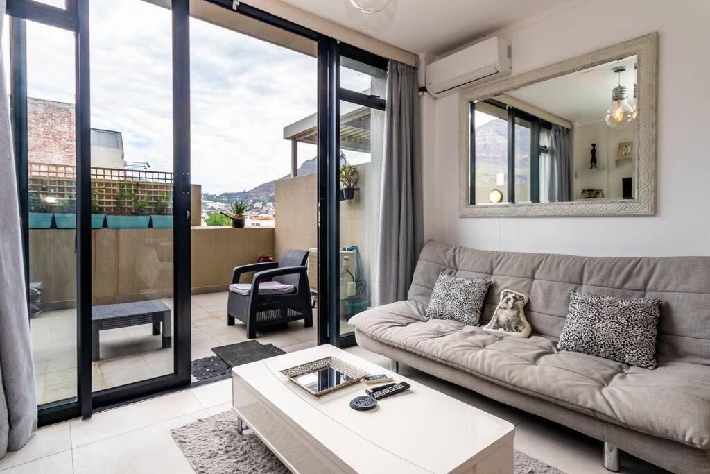 Four Seasons 818- Spacious Cbd Studio - Onsite Parking, Gym & Rooftop Pool Apartment เคปทาวน์ ภายนอก รูปภาพ